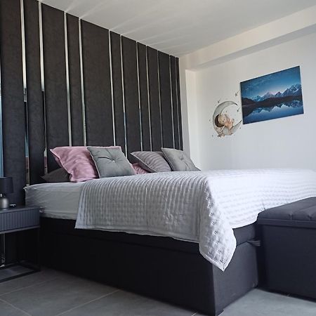 Luxury Villa Noemi Razanac Bagian luar foto