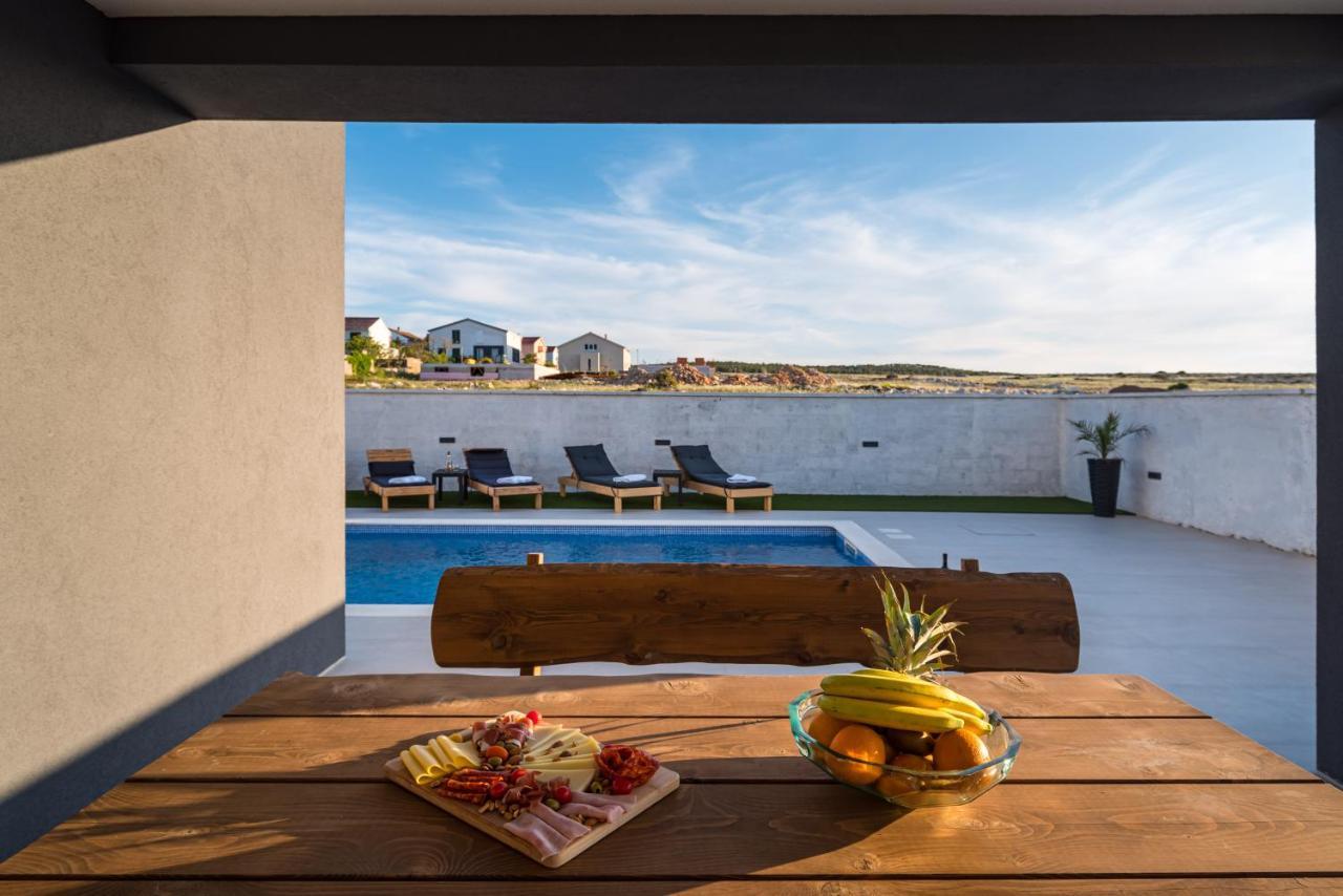 Luxury Villa Noemi Razanac Bagian luar foto