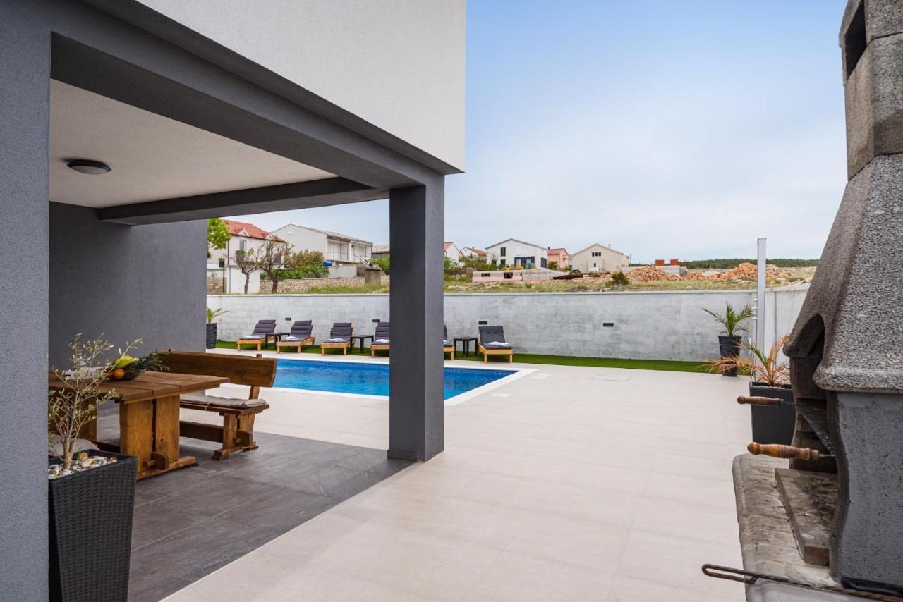 Luxury Villa Noemi Razanac Bagian luar foto