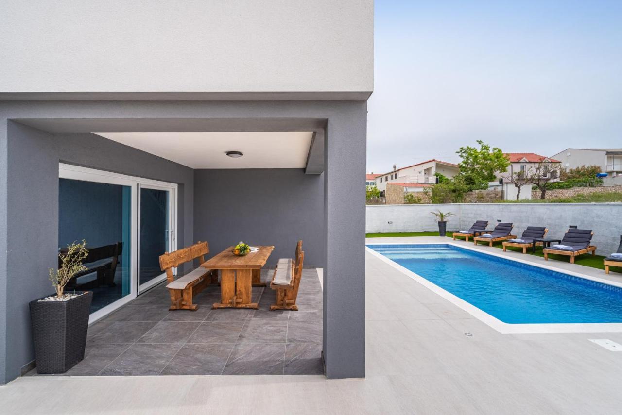 Luxury Villa Noemi Razanac Bagian luar foto