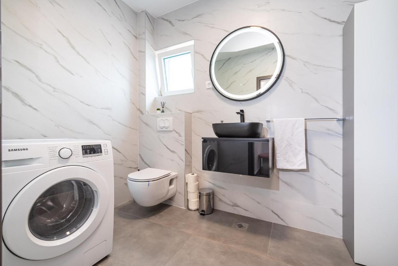 Luxury Villa Noemi Razanac Bagian luar foto