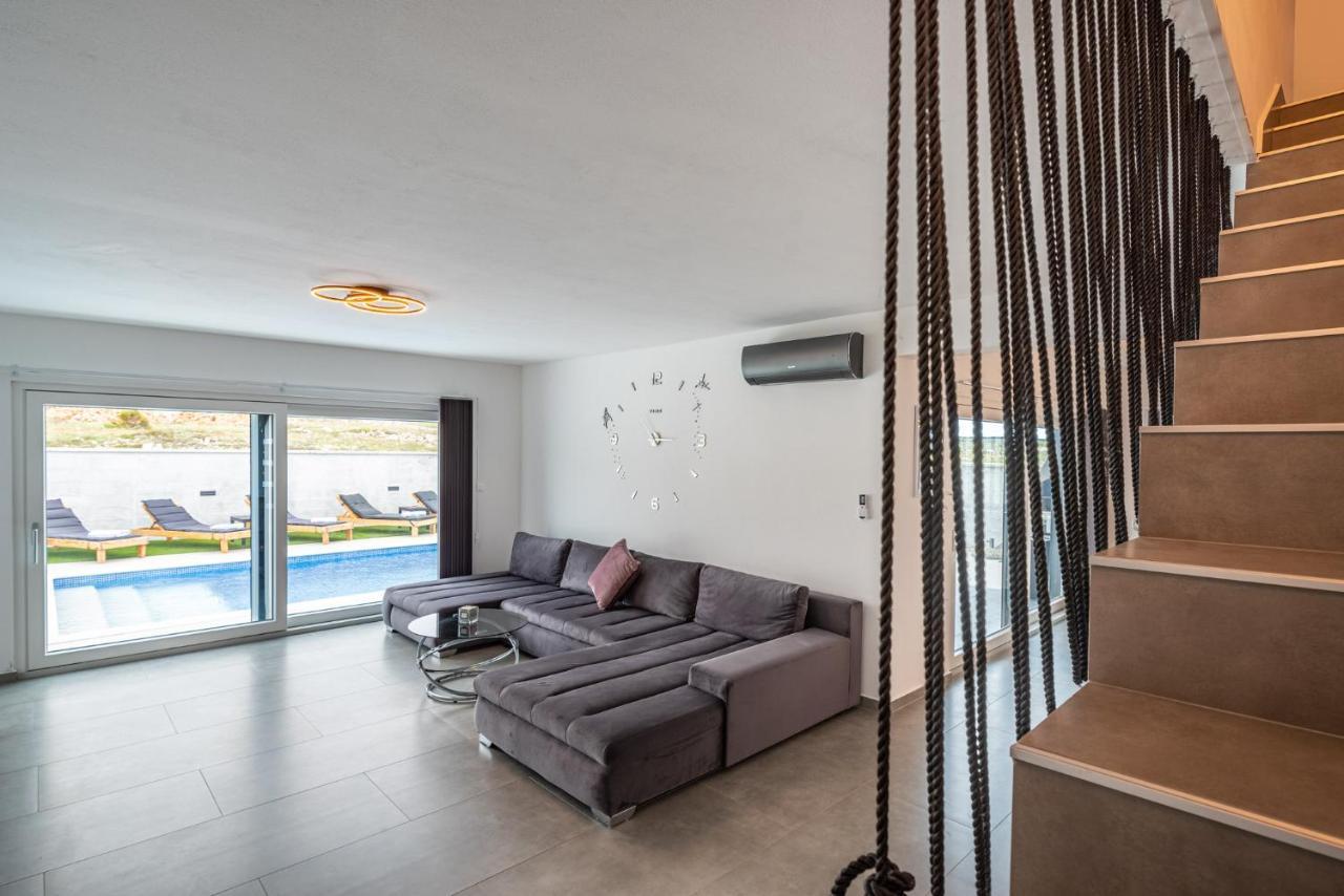 Luxury Villa Noemi Razanac Bagian luar foto