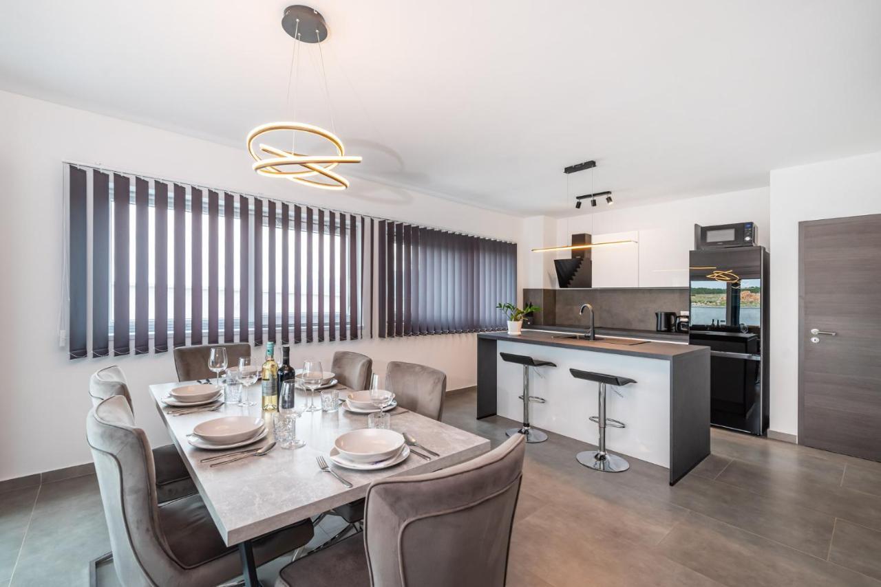 Luxury Villa Noemi Razanac Bagian luar foto