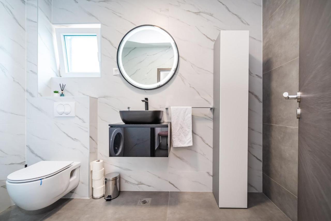 Luxury Villa Noemi Razanac Bagian luar foto