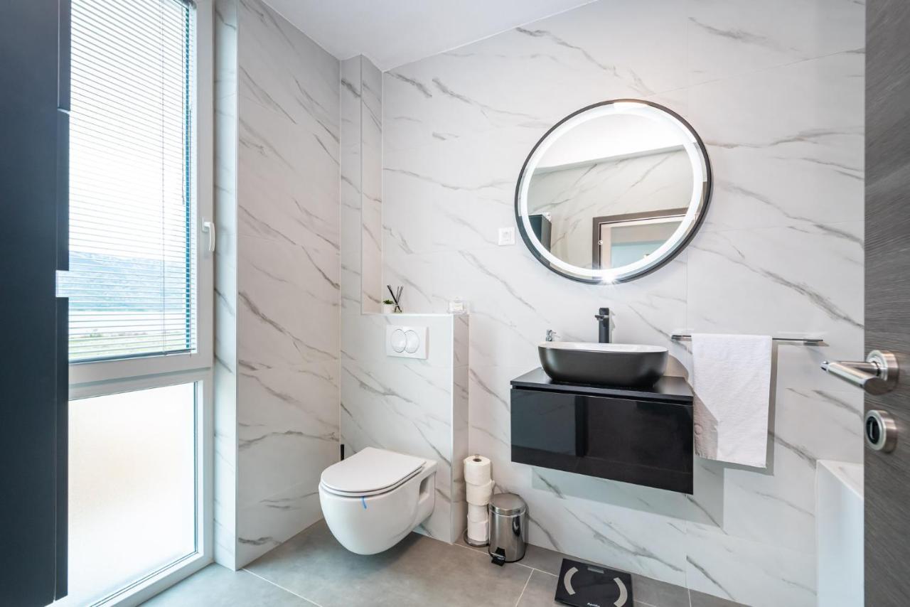 Luxury Villa Noemi Razanac Bagian luar foto