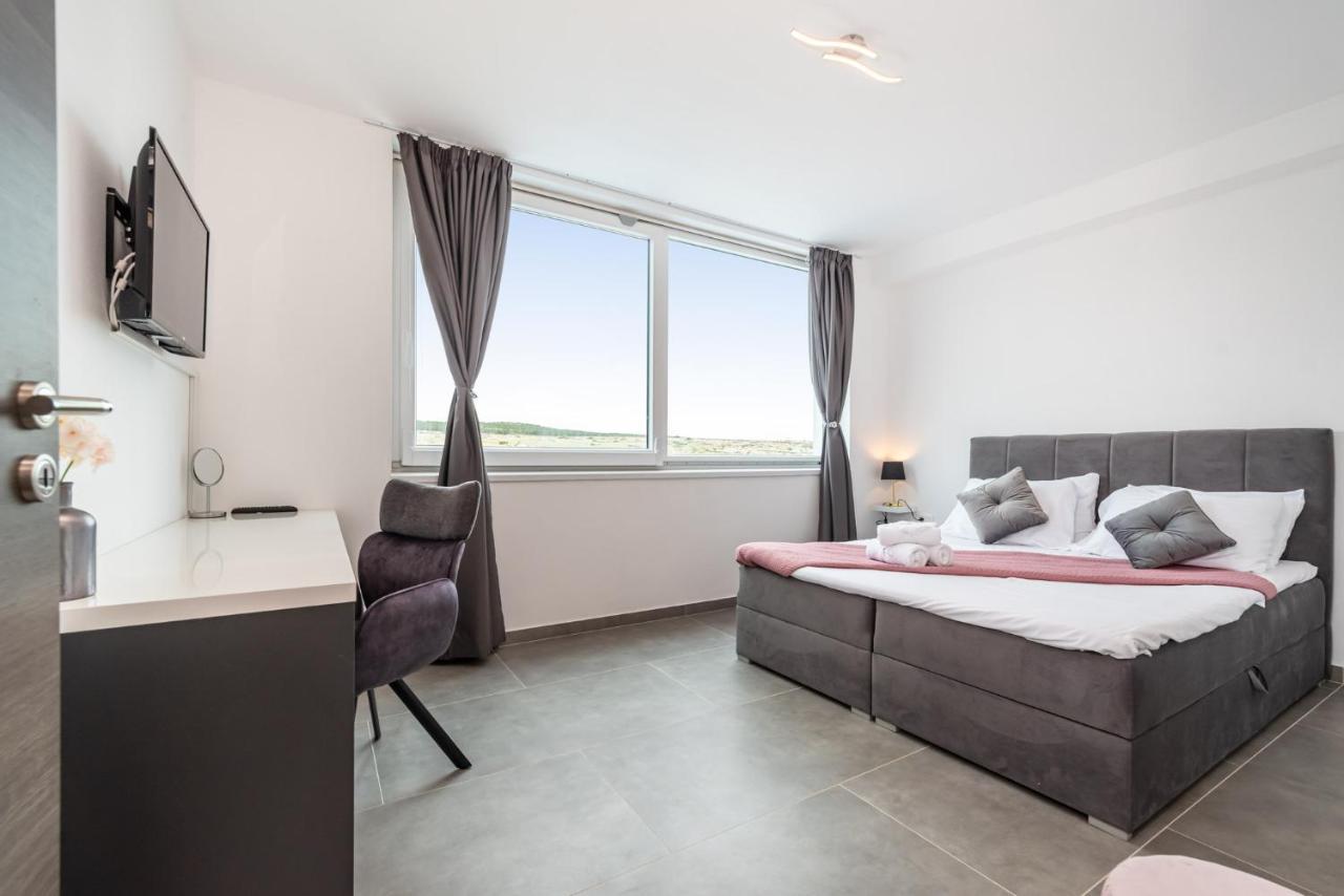 Luxury Villa Noemi Razanac Bagian luar foto