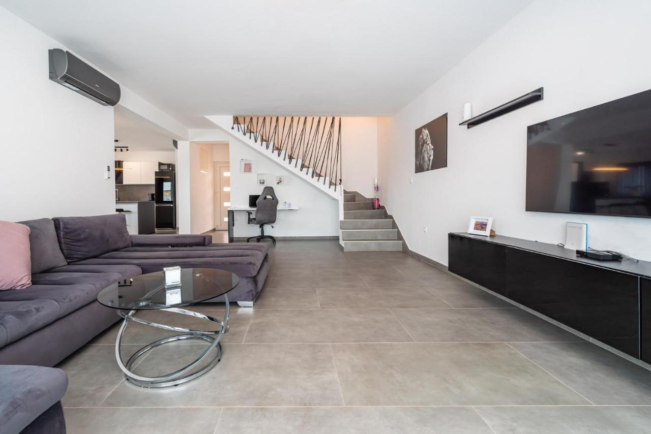 Luxury Villa Noemi Razanac Bagian luar foto