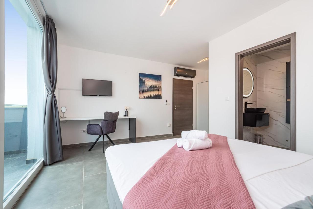 Luxury Villa Noemi Razanac Bagian luar foto