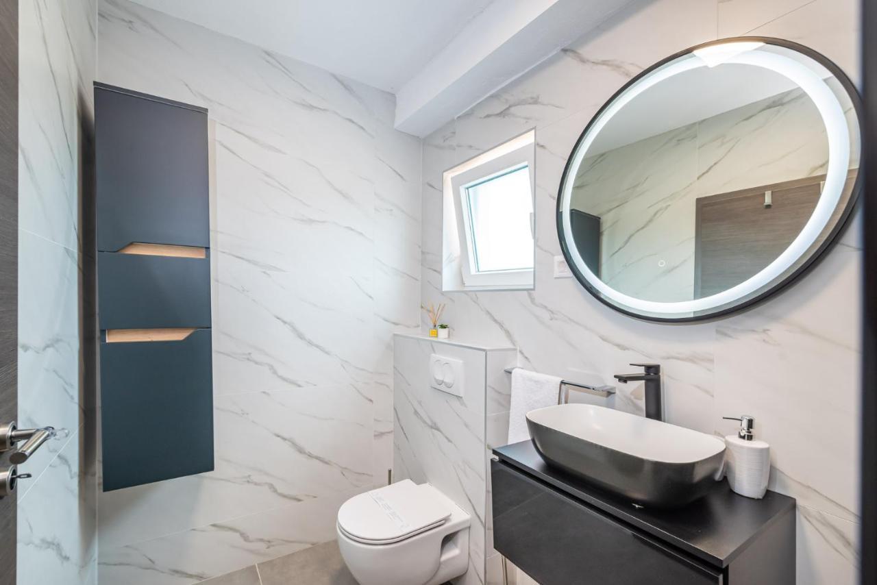 Luxury Villa Noemi Razanac Bagian luar foto