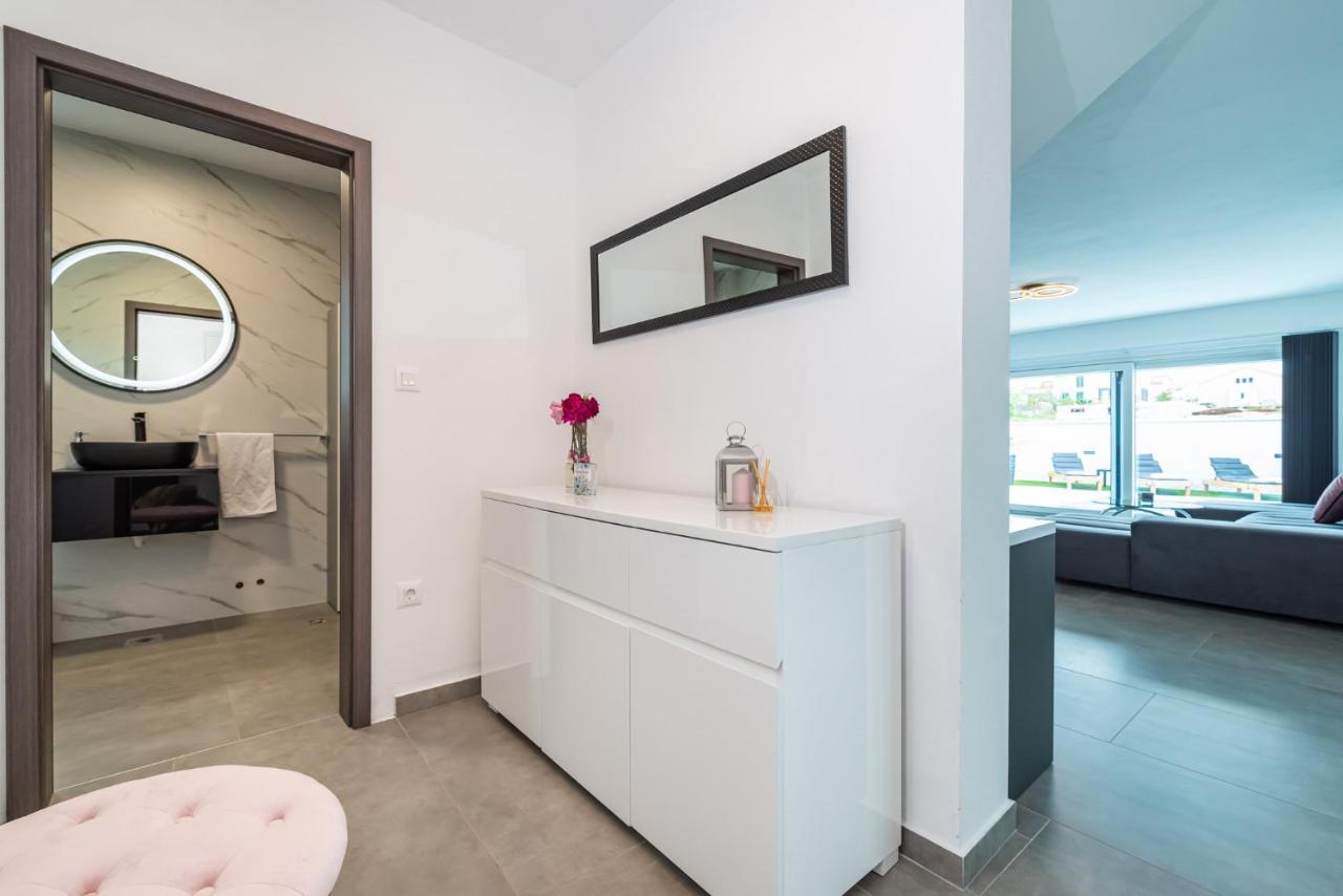Luxury Villa Noemi Razanac Bagian luar foto