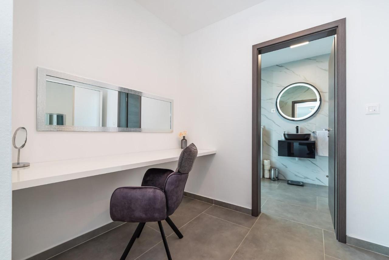 Luxury Villa Noemi Razanac Bagian luar foto