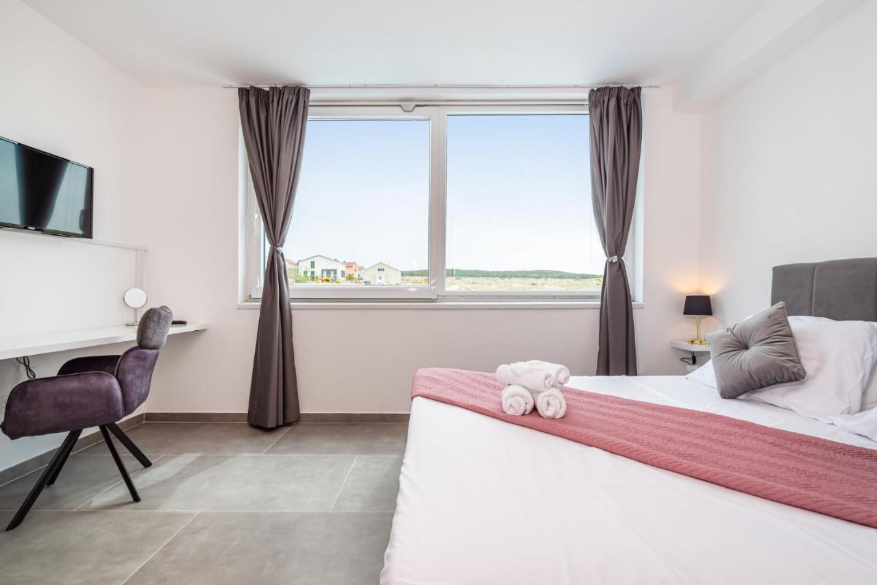 Luxury Villa Noemi Razanac Bagian luar foto