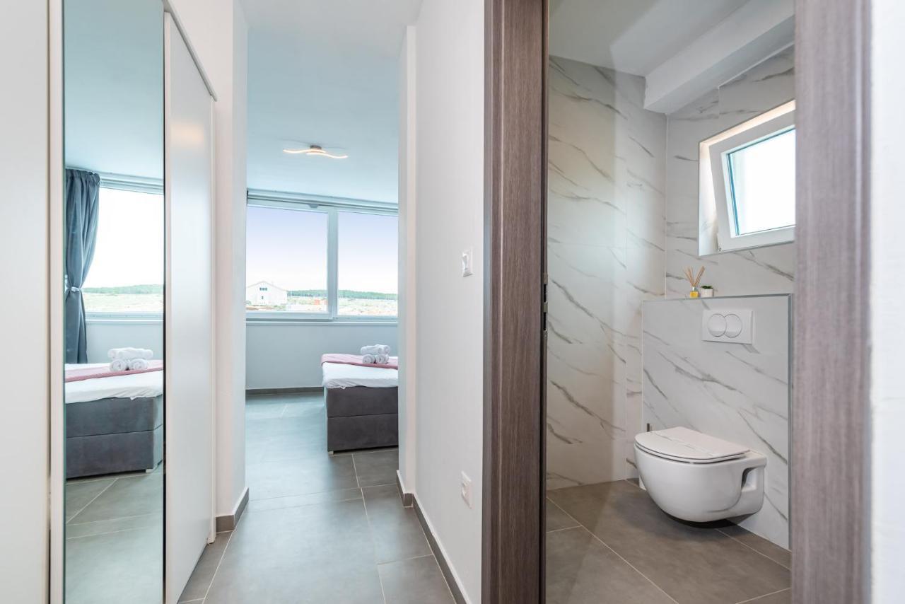 Luxury Villa Noemi Razanac Bagian luar foto