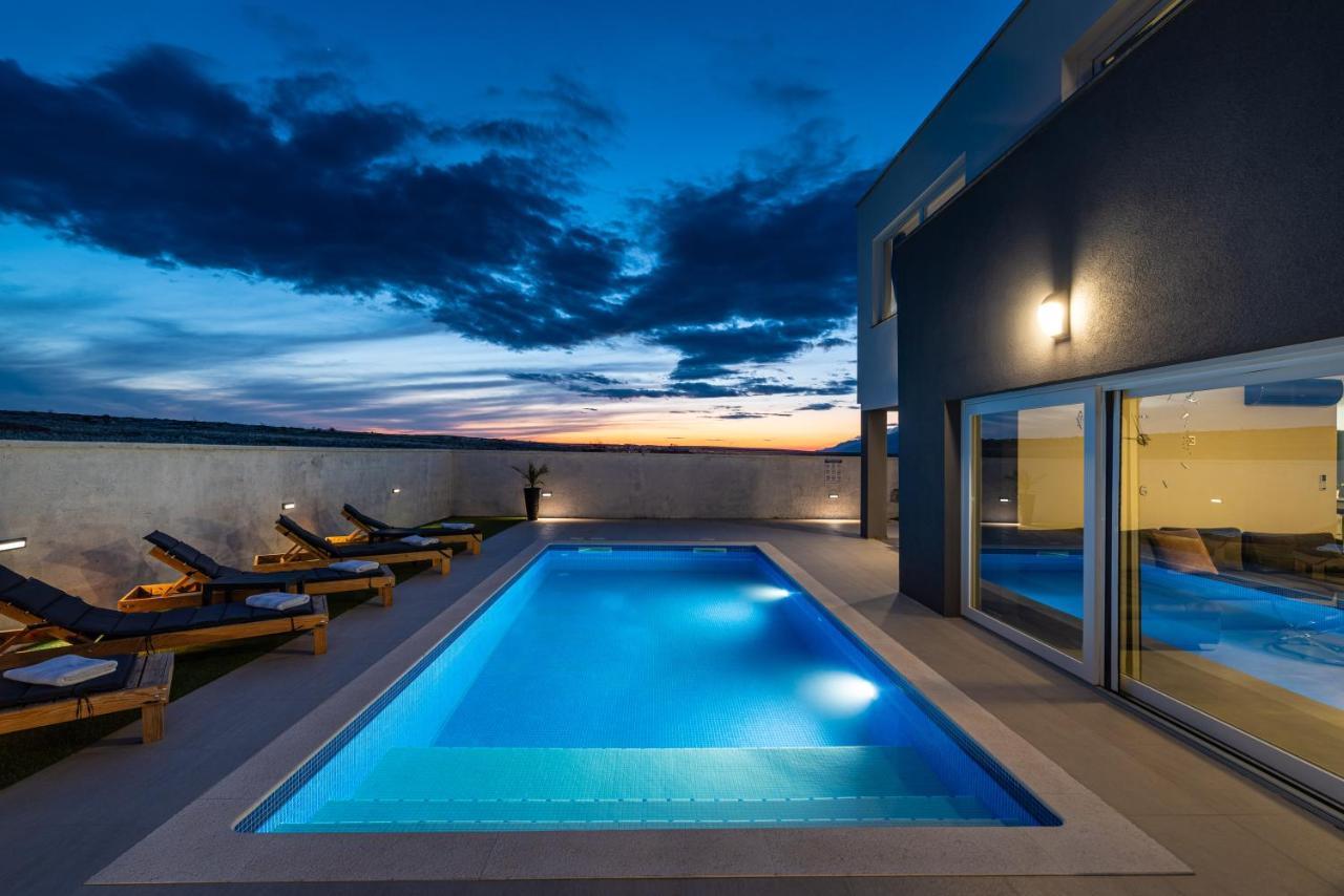Luxury Villa Noemi Razanac Bagian luar foto