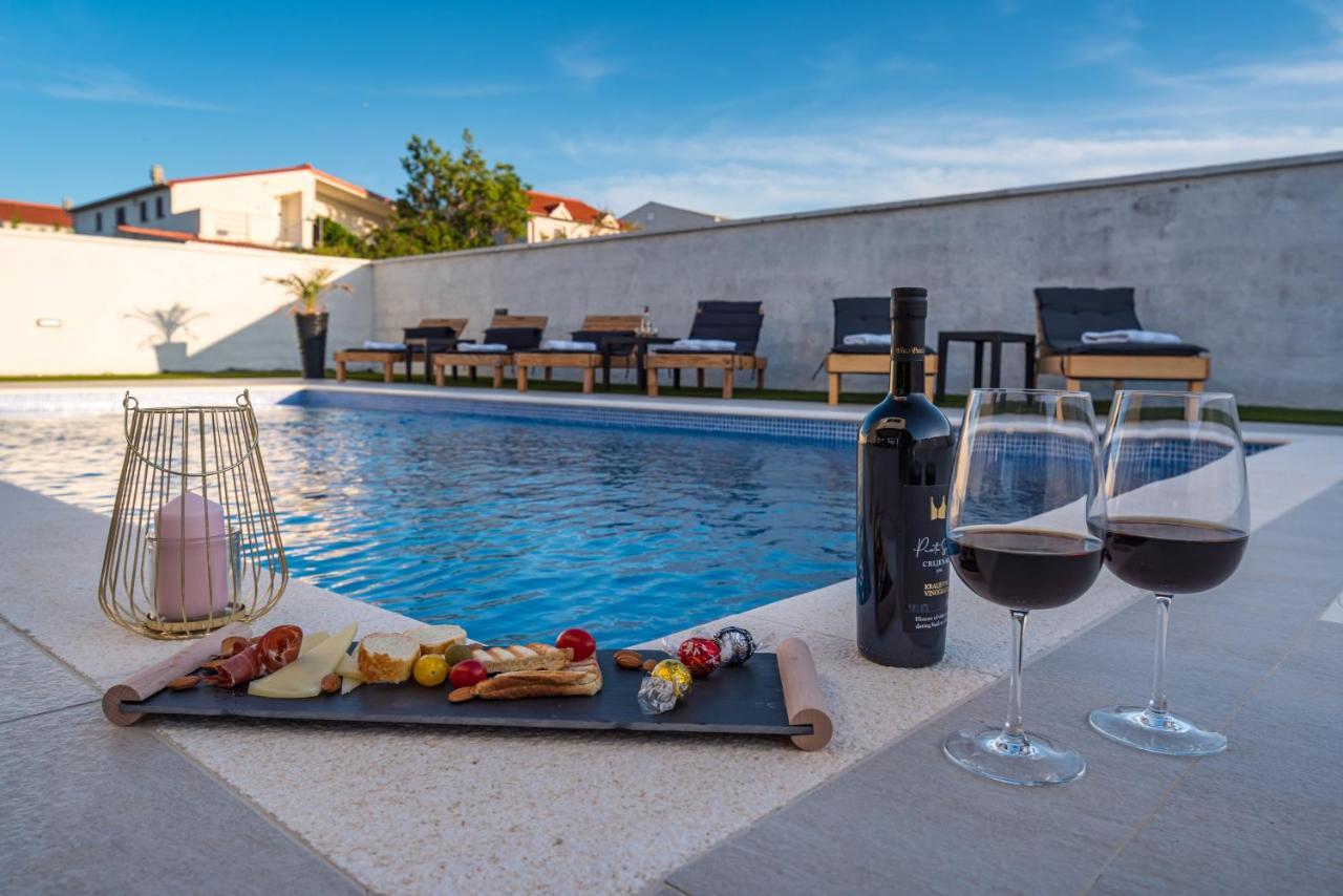 Luxury Villa Noemi Razanac Bagian luar foto