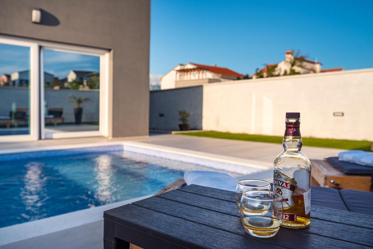 Luxury Villa Noemi Razanac Bagian luar foto