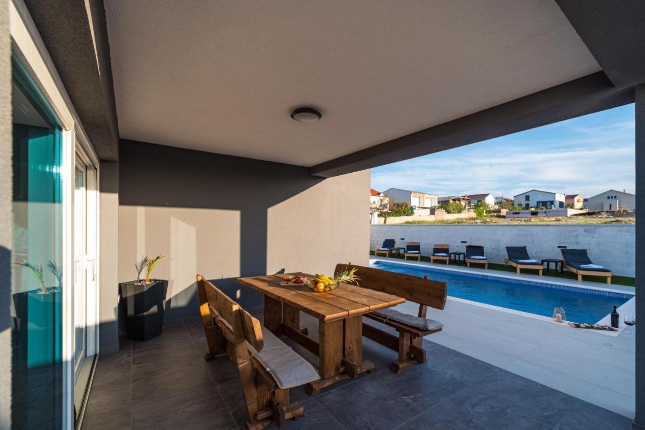 Luxury Villa Noemi Razanac Bagian luar foto