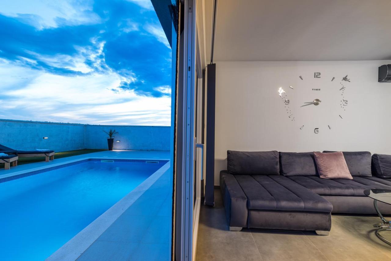 Luxury Villa Noemi Razanac Bagian luar foto