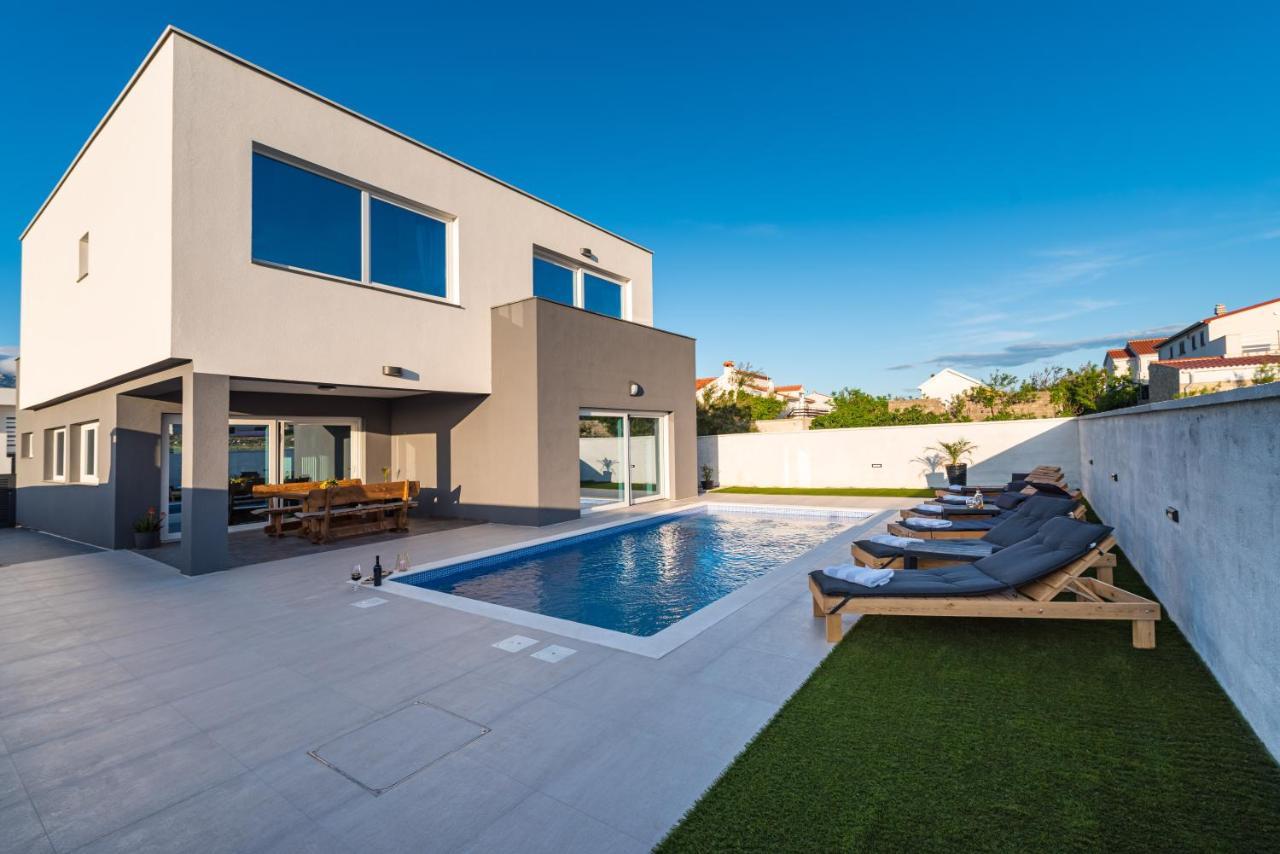 Luxury Villa Noemi Razanac Bagian luar foto