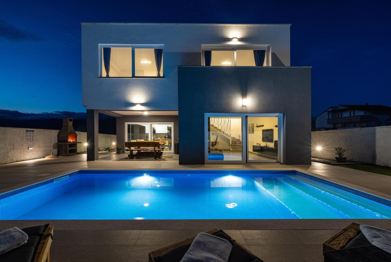 Luxury Villa Noemi Razanac Bagian luar foto