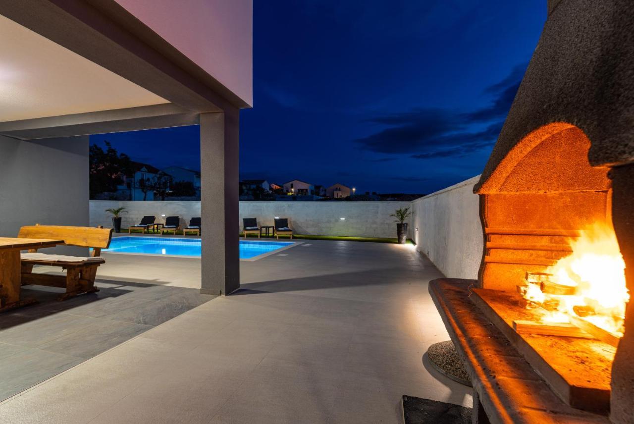 Luxury Villa Noemi Razanac Bagian luar foto