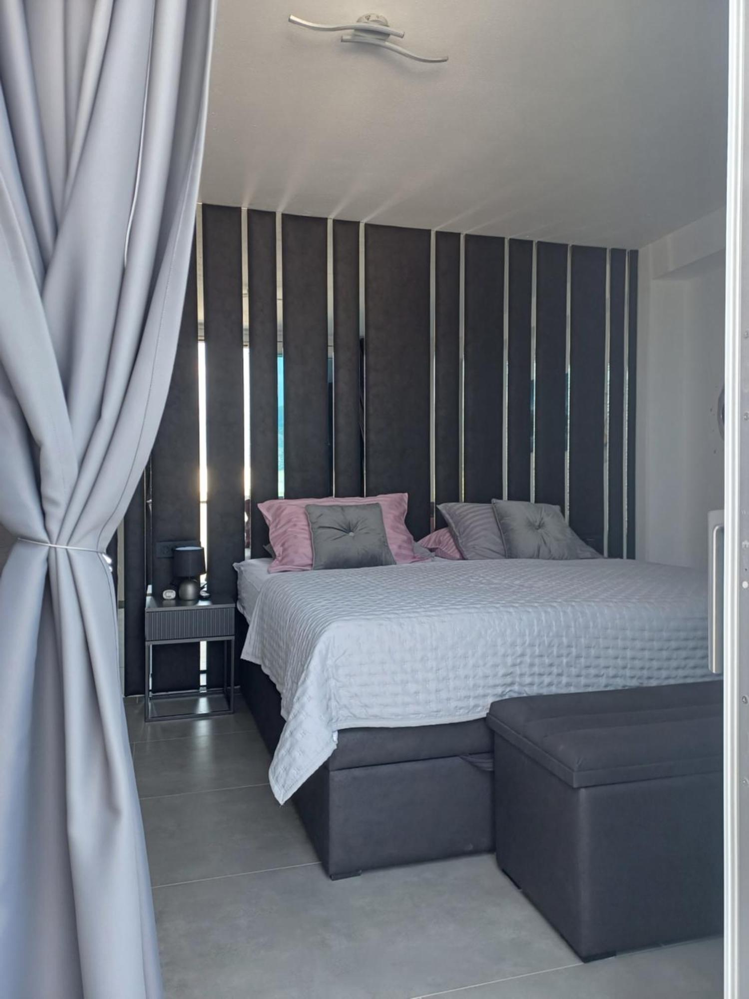 Luxury Villa Noemi Razanac Bagian luar foto